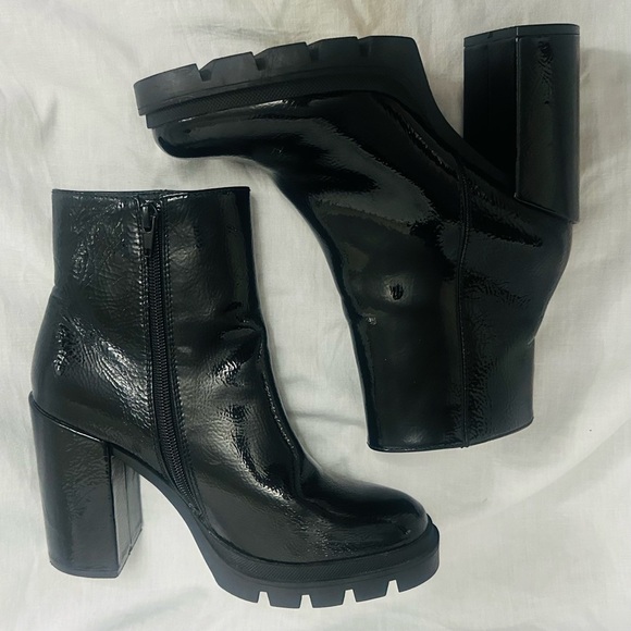 Steve Madden HOTT Y2K 90s Bratz Chunky Boots Shiny Black Platform Heel Size 7M - Picture 2 of 5